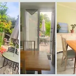 Cap Sur ,maisons Centre-ville Jardin Melange Art Fleurs * La Flotte