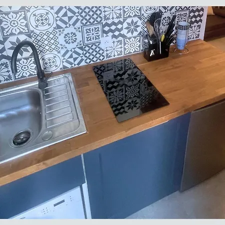 Cap Sur ,maisons Centre-ville Jardin Melange Art Fleurs Ла-Флот