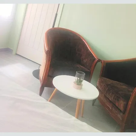 Дом отдыха Cap Sur ,maisons Centre-ville Jardin Melange Art Fleurs Ла-Флот