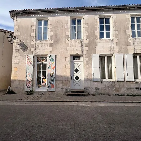 Дом отдыха Cap Sur ,maisons Centre-ville Jardin Melange Art Fleurs