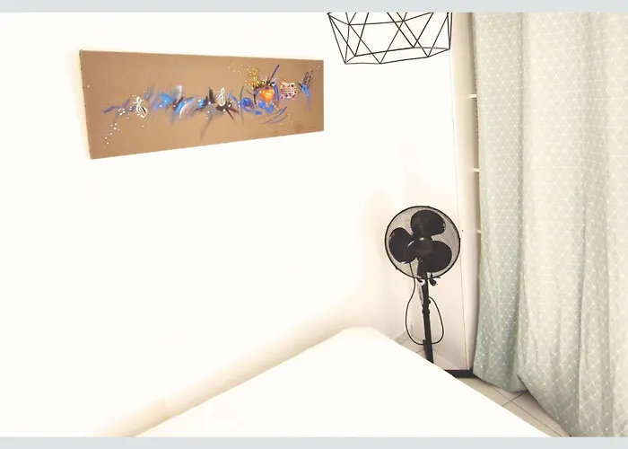 Cap Sur ,maisons Centre-ville Jardin Melange Art Fleurs * La Flotte