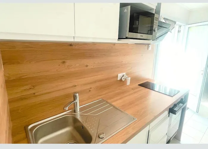 Cap Sur ,maisons Centre-ville Jardin Melange Art Fleurs Semesterbostad La Flotte