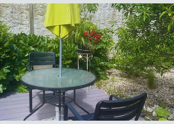 Semesterbostad Cap Sur ,maisons Centre-ville Jardin Melange Art Fleurs La Flotte